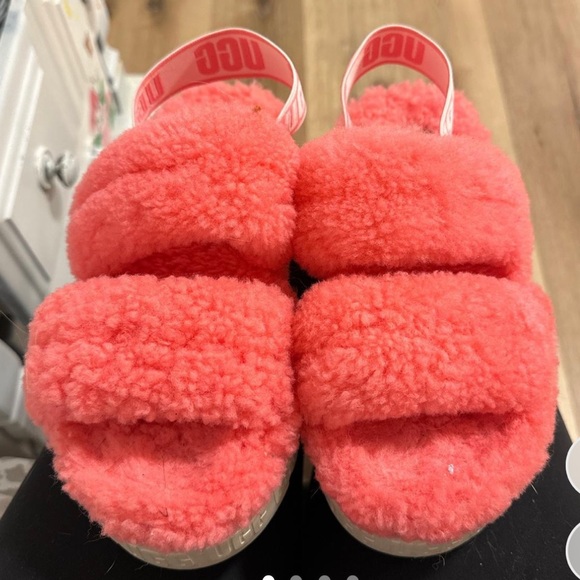 UGG flafitta brand new size 7 never worn - Picture 1 of 4